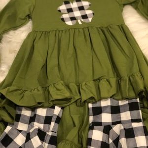 Buffalo plaid clover tunic w/ Bellbottoms